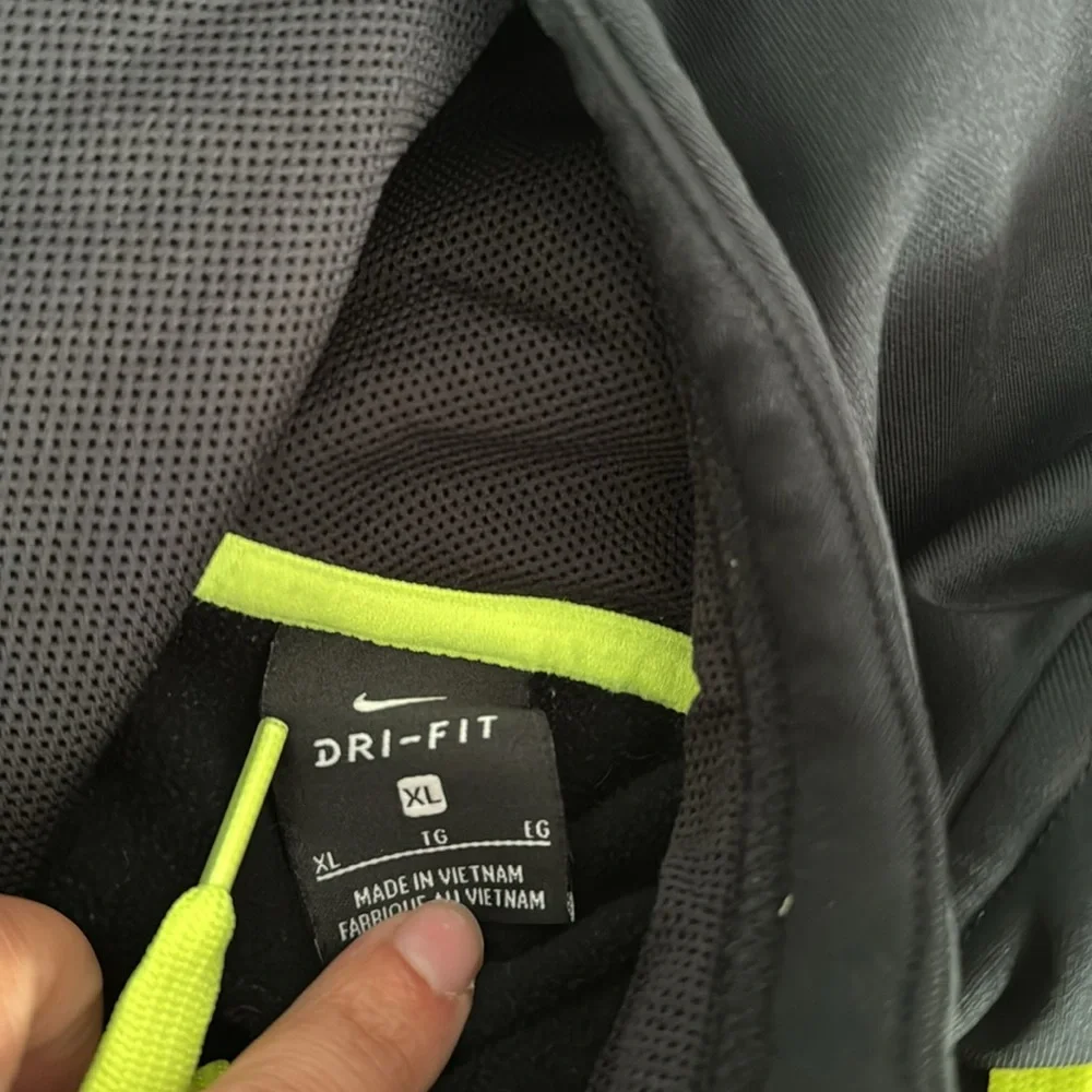 Men’s XL Nike zip up dri fit hoodie - Picture 2 of 3